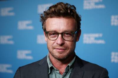 ‘The Mentalist’ Star Simon Baker Splits From Laura May Gibbs After She Attends Anti-Vaxx Protest - etcanada.com - Australia - county Hall
