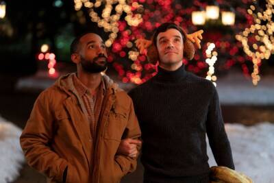‘Single All The Way’: Watch The Trailer For Netflix’s First Gay Holiday Rom-Com - etcanada.com