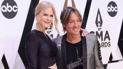 Keith Urban Performs at 2021 CMA Awards -- and Nicole Kidman Is Loving It! - www.etonline.com - Tennessee