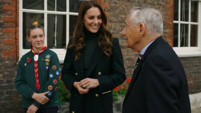 Kate Middleton Chats To 98-Year-Old Veteran Of Second World War And 10-Year-Old Cub Scout In Heartwarming Video - etcanada.com - Britain - Italy