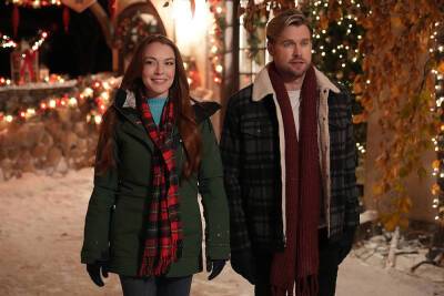 Lindsay Lohan and Chord Overstreet are totally in love in Netflix Christmas film - nypost.com