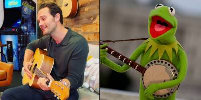 Jamie Dornan Impersonates Kermit The Frog While Singing 'Rainbow Connection' - Watch! - www.justjared.com