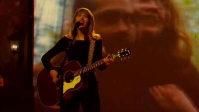 'Saturday Night Live': Taylor Swift Slays 10-Minute 'All Too Well' Performance - www.etonline.com