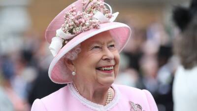 Queen Elizabeth Misses Remembrance Day Service After Spraining Her Back - www.etonline.com - Britain - London