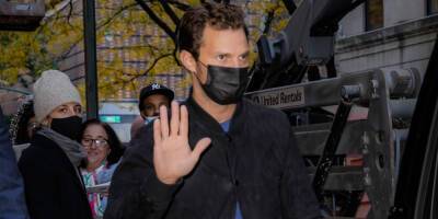 Jamie Dornan Waves to Fans After an Appearance on 'Live with Kelly & Ryan' - www.justjared.com - New York