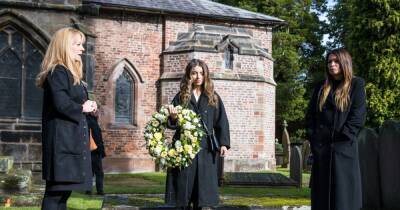 Corrie fans outraged after character fails to return for Johnny's funeral - www.manchestereveningnews.co.uk
