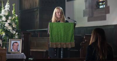 Corrie star reveals her blunder during funeral scenes as fans all say same thing about her performance - www.manchestereveningnews.co.uk
