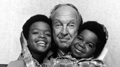 ‘Diff’rent Strokes’ Remake Starring John Lithgow and Kevin Hart Set to Get ABC’s ‘Live In Front Of A Studio Audience’ Treatment - thewrap.com