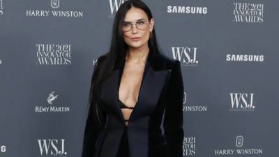 Demi Moore Rocks Sexy Bra Top Under A Velvet Blazer For Night At The WSJ Innovator Awards - hollywoodlife.com - New York - county Rock - county Moore