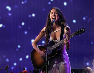 Olivia Rodrigo Makes American Music Awards Debut With Moving Rendition of ‘Traitor’ - etcanada.com - USA