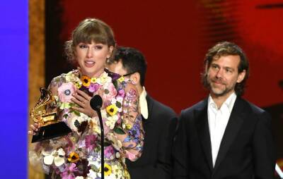 Watch Taylor Swift and Aaron Dessner perform cosy version of ‘Champagne Problems’ to toast Grammy nomination - www.nme.com