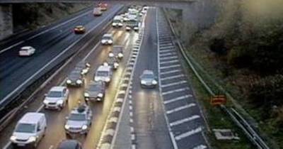 Traffic chaos on M90 amid ongoing 'police incident' and multi-vehicle crash - www.dailyrecord.co.uk - Scotland