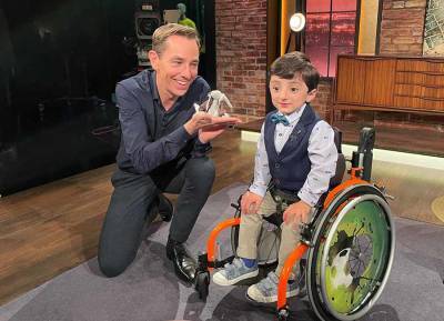 Adam King gives Ryan a run for his money with adorable presenting on The Late Late Show - evoke.ie - Ireland