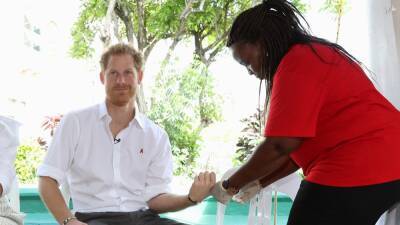 Prince Harry Honors Mom Princess Diana in Letter on World AIDS Day - www.etonline.com