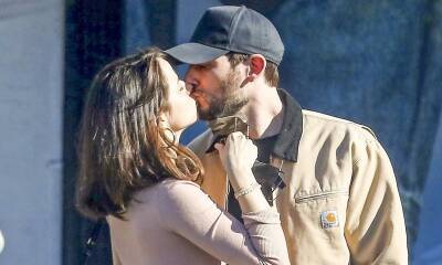 Swipe right: Ana de Armas spotted kissing Tinder exec boyfriend Paul Boukadakis - us.hola.com - Los Angeles