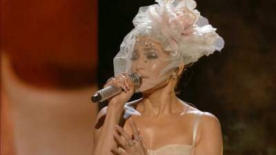 Jennifer Lopez Performs 'On My Way (Marry Me)' on 'The Voice' Finale - www.etonline.com