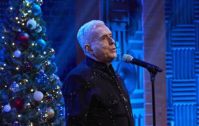 Watch Holly Johnson sing ‘The Power Of Love’ on ‘Never Mind The Buzzcocks’ Christmas special - www.nme.com