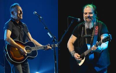 Watch Bruce Springsteen perform with Steve Earle and The Dukes - www.nme.com - county Hall - county York