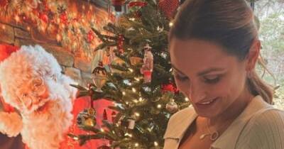 Sam Faiers gushes over blossoming baby bump as she reaches 'halfway point' - www.ok.co.uk