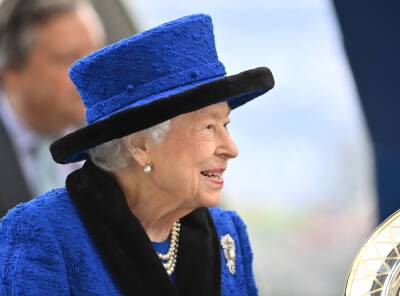 The Queen Cancels Traditional Pre-Christmas Family Lunch As COVID-19 Cases Soar In The U.K. - etcanada.com - Canada - county Norfolk - city Sandringham, county Norfolk