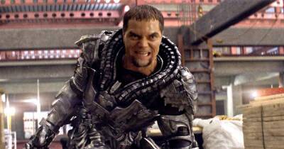 Michael Shannon’s Zod Returns In ‘The Flash’ & Maybe Michael Keaton In ‘Batgirl’ Too - theplaylist.net