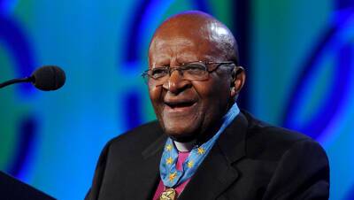 Barack Obama, Queen Elizabeth More React To Death Of Anti-Apartheid Hero Desmond Tutu - hollywoodlife.com - South Africa
