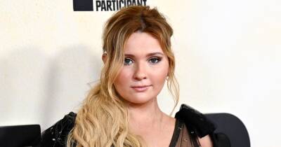 Abigail Breslin Opens Up About ‘Weird’ Christmas After Her Father Died of COVID-19 in February - www.usmagazine.com