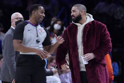 Drake Jokes He Has ‘New Parents’ After Couple At NBA Game Asks If He’s Famous - etcanada.com - city Oklahoma City