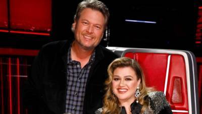 Blake Shelton Jokes Kelly Clarkson Is the 'Second Worst' Coach on 'The Voice' Ever - www.etonline.com