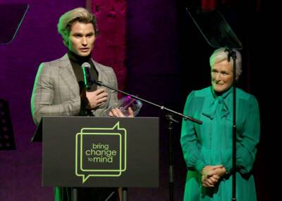 ‘Outer Banks’ Star Chase Stokes Honoured By Glenn Close For His Work As A Mental Health Advocate - etcanada.com - USA - New York - Indiana - county Stokes