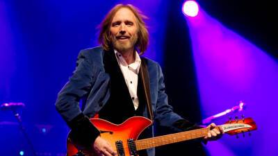 Tom Petty awarded honorary Ph.D from University of Florida posthumously - www.foxnews.com - Florida - county Hall - county Rock