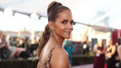 Halle Berry Reveals She Burned Her Razzie Award for Worst Actress After Showing Up to Accept It - www.etonline.com