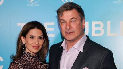 Alec Baldwin, wife Hilaria ring in the holiday season with a smooch in new pic: ''Tis the season' - www.foxnews.com