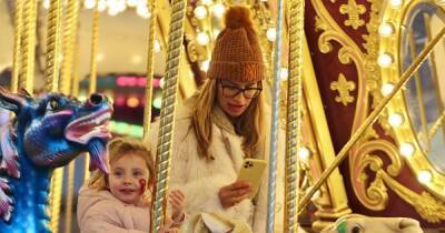 Ferne McCann keeps eye on her phone on ride at Winter Wonderland with daughter Sunday - www.ok.co.uk - county Hyde