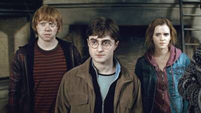 ‘Return To Hogwarts’: Daniel Radcliff, Emma Watson & Rupert Grint Reunite In First Images For ‘Harry Potter’ 20th Anniversary Retrospective - deadline.com