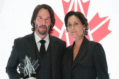 Keanu Reeves Inducted Into Canada’s Walk Of Fame By ‘Matrix’ Co-Star Carrie-Anne Moss - etcanada.com - Los Angeles - Canada - city Beirut