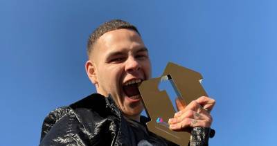 Slowthai's new album Tyron debuts at Number 1 on Official Albums Chart, dedicates record to "anyone in a dark place" - www.officialcharts.com - Britain
