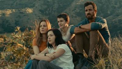 Justin Theroux's Apple TV Plus Series 'Mosquito Coast' Gets First Trailer and Premiere Date - www.etonline.com - Mexico - Poland - George - county Logan