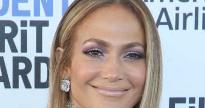 Jennifer Lopez's daughter gets birthday guitar lesson from Lenny Kravitz - www.msn.com