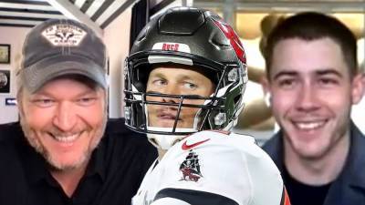 'The Voice' Season 20 Coaches React to Blake Shelton Comparing Himself to Tom Brady (Exclusive) - www.etonline.com