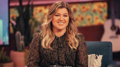 Kelly Clarkson Says She's Written 60 New Songs During Divorce Process (Exclusive) - www.etonline.com