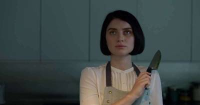 Did you know Behind Her Eyes star Eve Hewson has a very famous dad? - www.msn.com