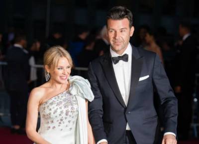 Kylie Minogue is secretly engaged to boyfriend Paul Solomons says Billie Piper - evoke.ie - Britain