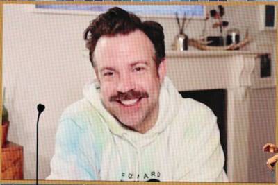 Why Jason Sudeikis Wore That Tie-Dye Hoodie to the Golden Globes - thewrap.com