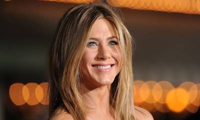 Jennifer Aniston's sneaky appearance at 2021 Golden Gloves revealed - hellomagazine.com