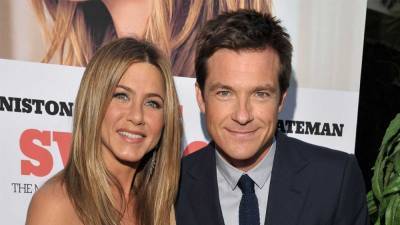 Jason Bateman and His Kids Filmed Their Golden Globes Appearance at Jennifer Aniston's House - www.etonline.com