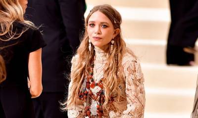Mary-Kate Olsen was seen getting cozy with the CEO of Brightwire over dinner - us.hola.com - France - New York