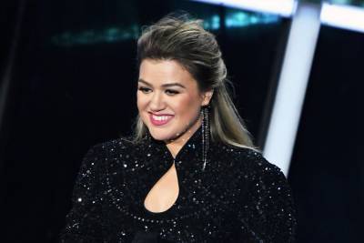 Kelly Clarkson Surprises Louisiana Residents Hit By Hurricanes With Rebuilt Homes - etcanada.com - state Louisiana - county Charles - Lake