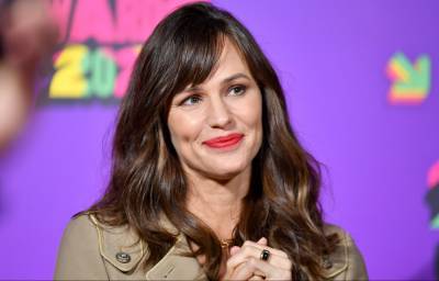 Jennifer Garner Talks Protecting Her Kids From The Paparazzi: ‘Cameras Looked Like Weapons’ - etcanada.com - California