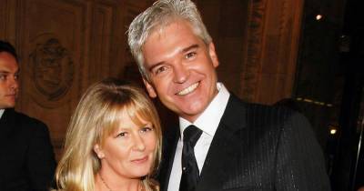 Phillip Schofield 'buys £800k home with wife Steph despite separation' - www.dailyrecord.co.uk